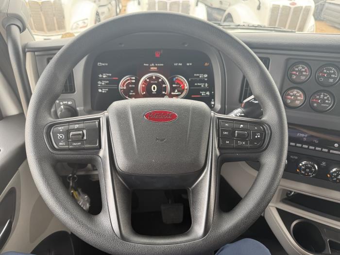 2027 Peterbilt 579-15