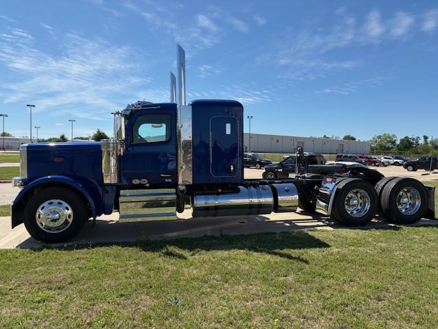 2027 Peterbilt 589-2
