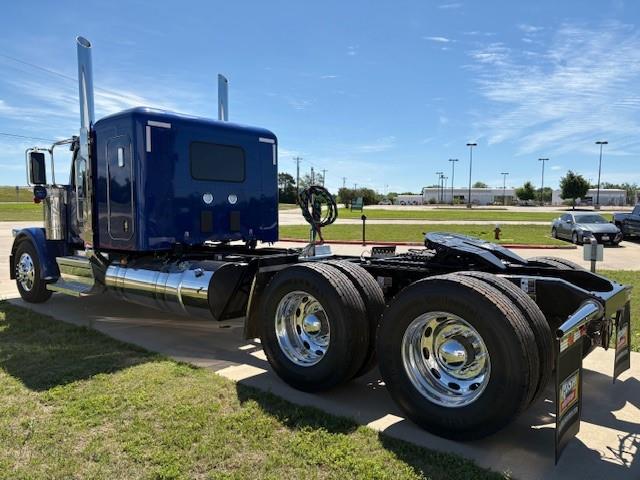 2027 Peterbilt 589-8