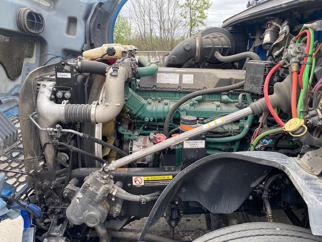 2022 Volvo VNL64T760-9