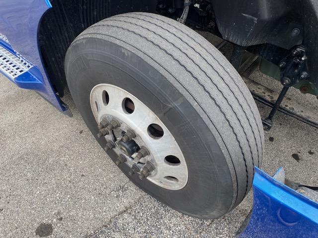 2022 Volvo VNL64T760-12