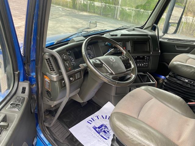 2022 Volvo VNL64T760-14