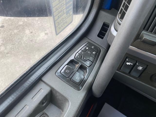 2022 Volvo VNL64T760-15