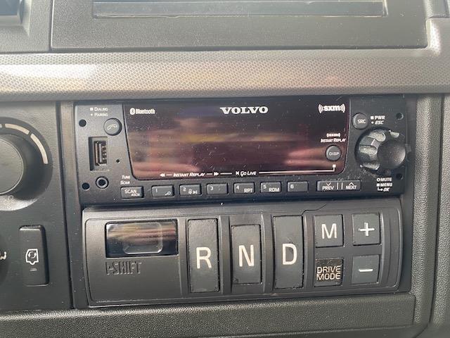 2022 Volvo VNL64T760-17