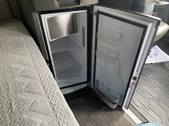 2022 Volvo VNL64T760-22