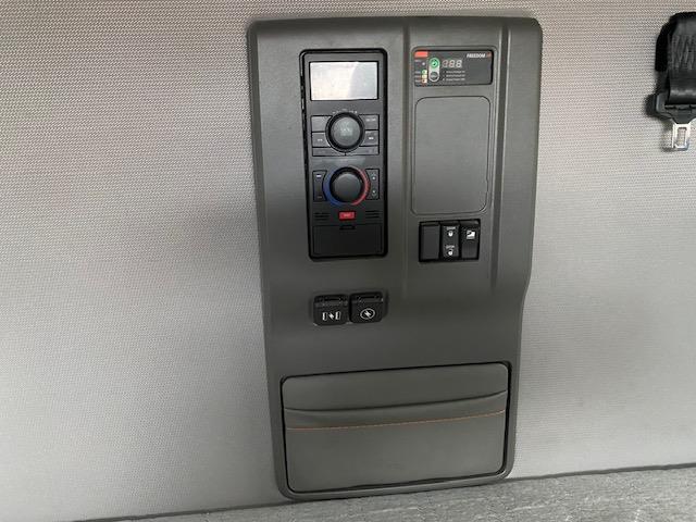 2022 Volvo VNL64T760-23