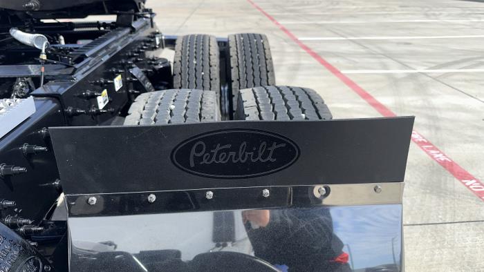 2027 Peterbilt 589-13