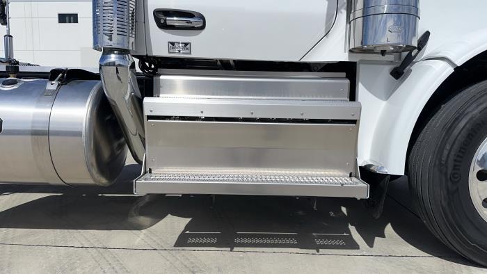 2027 Peterbilt 589-23