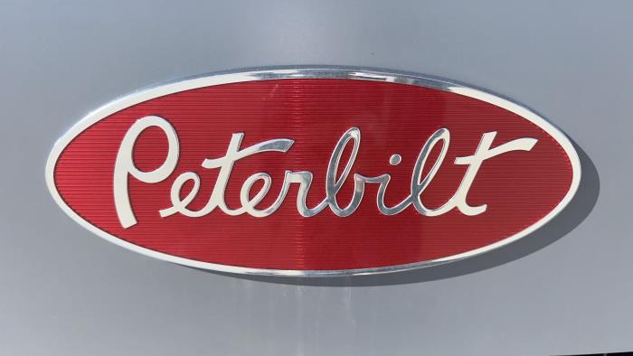 2027 Peterbilt 589-28