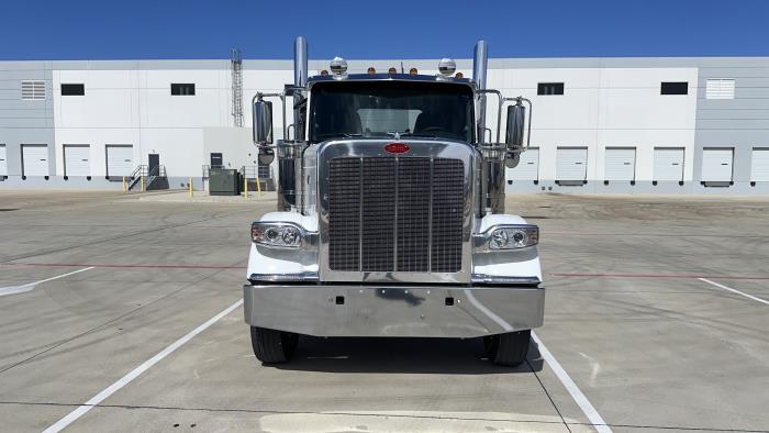 2027 Peterbilt 589-2