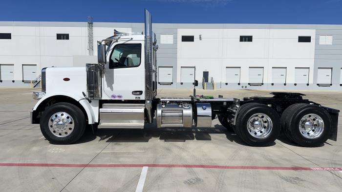 2027 Peterbilt 589-8