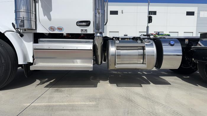2027 Peterbilt 589-15