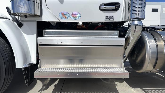 2027 Peterbilt 589-16