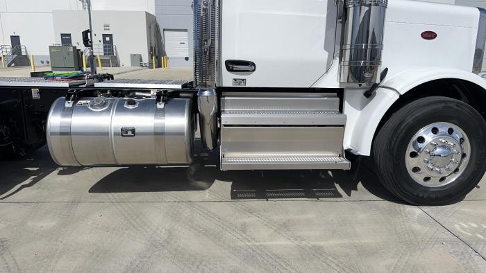 2027 Peterbilt 589-21