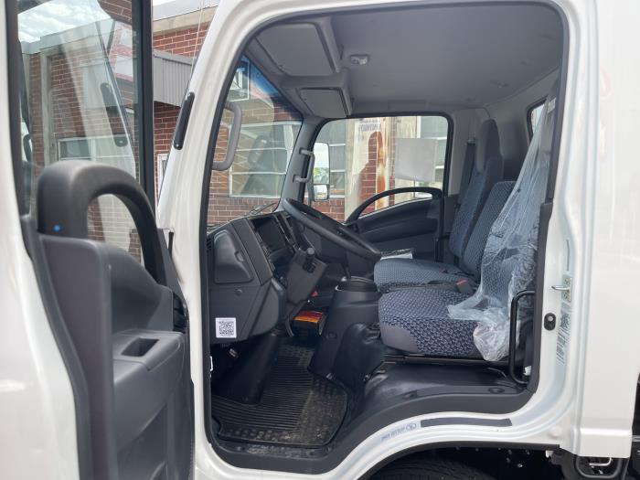 2025 Isuzu NRR-10