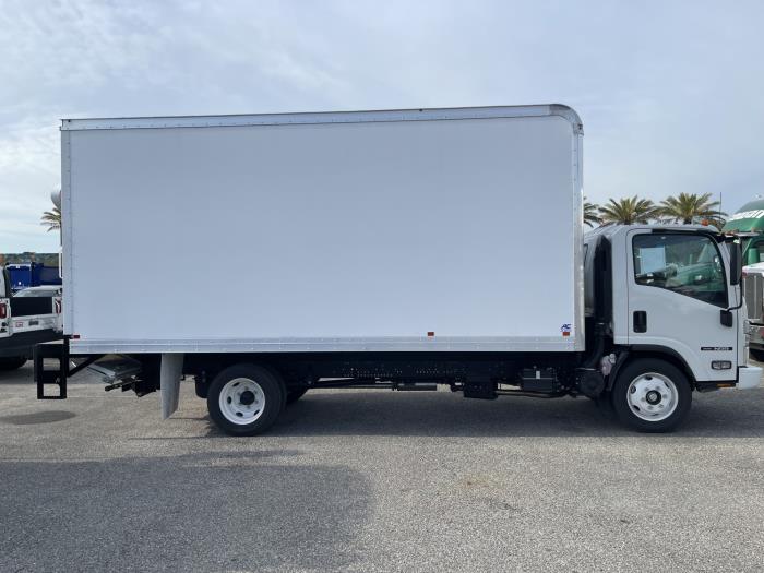 2025 Isuzu NRR-6