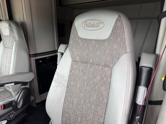 2022 Peterbilt 579-28