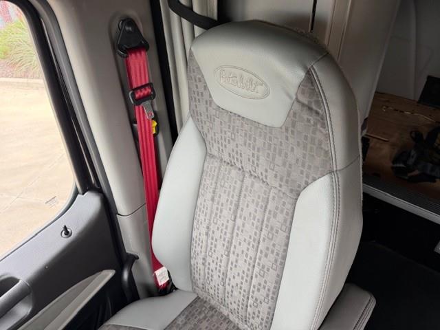 2022 Peterbilt 579-30