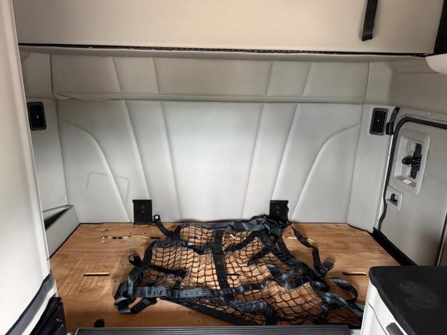 2022 Peterbilt 579-32