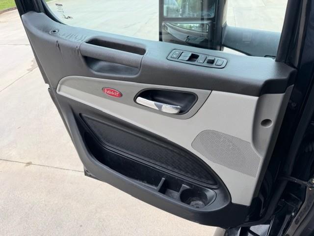 2022 Peterbilt 579-44