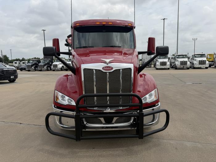 2022 Peterbilt 579-8