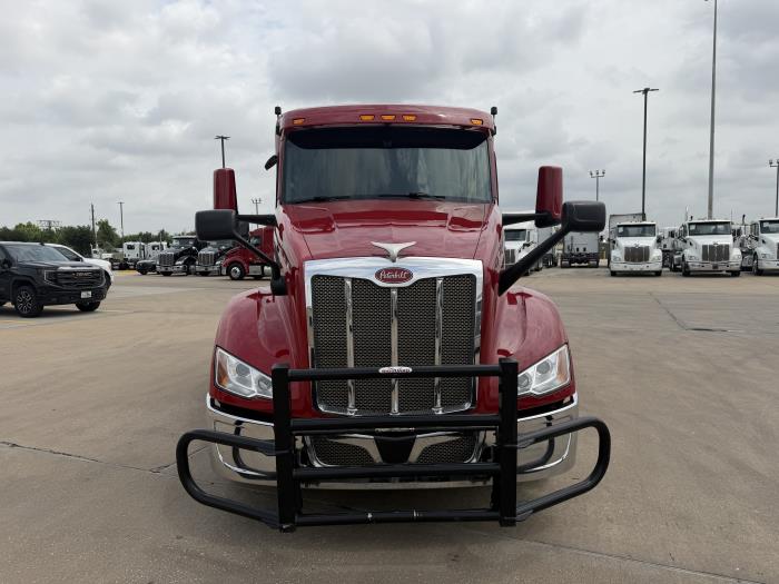 2022 Peterbilt 579-8