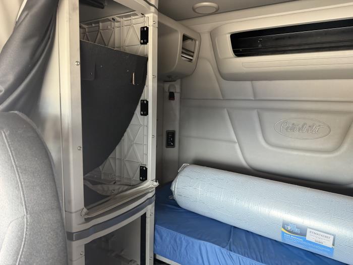 2022 Peterbilt 579-28