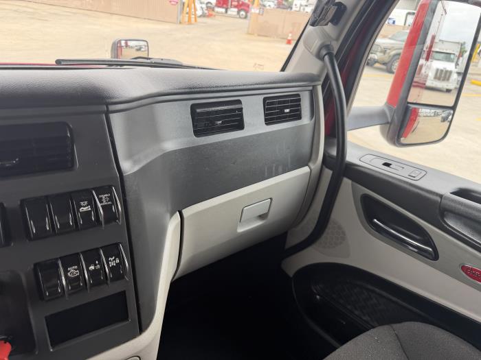 2022 Peterbilt 579-32