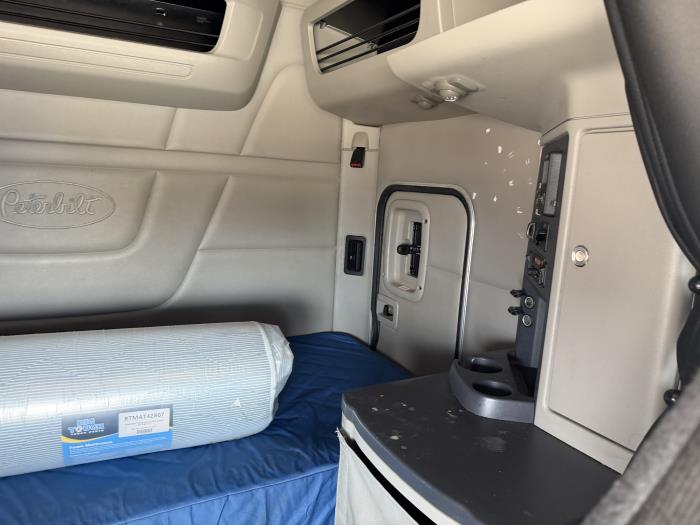 2022 Peterbilt 579-30