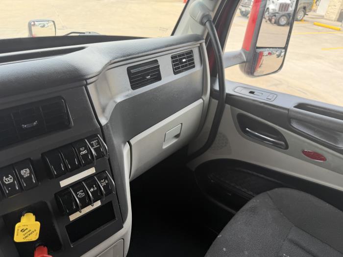 2022 Peterbilt 579-32