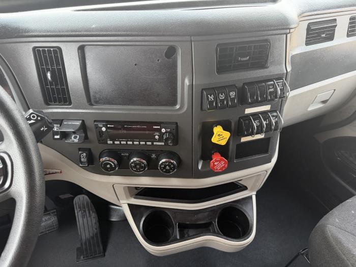 2022 Peterbilt 579-33