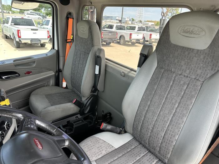 2021 Peterbilt 579-9