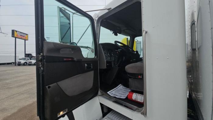 2022 Kenworth T270-8