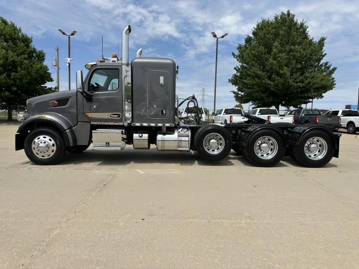 2021 Peterbilt 567-2