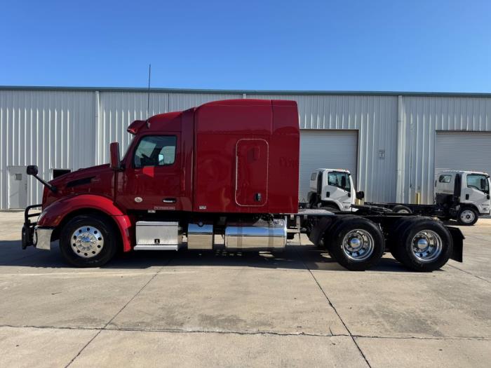 2022 Peterbilt 579-9