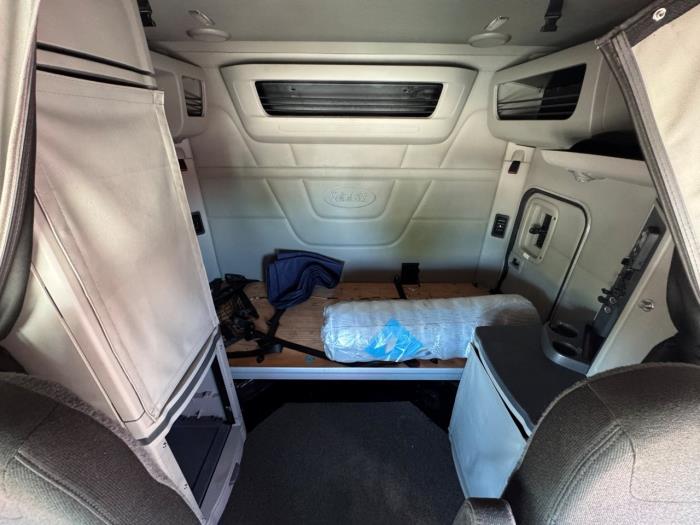 2022 Peterbilt 579-25