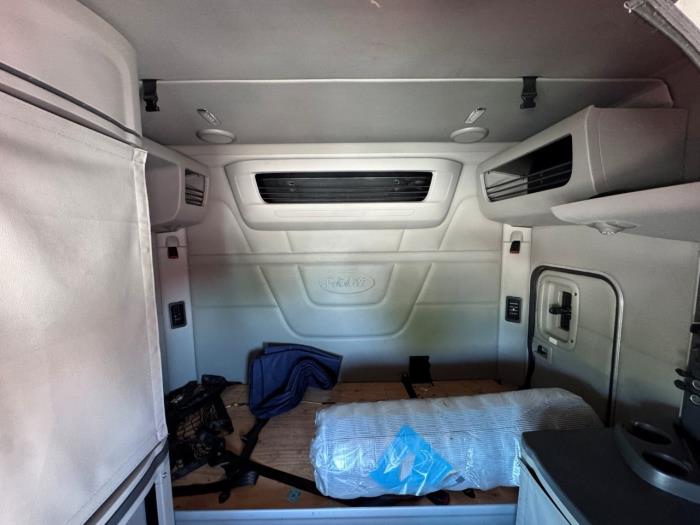 2022 Peterbilt 579-26