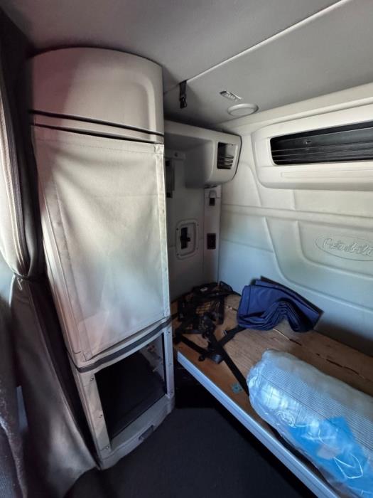 2022 Peterbilt 579-27