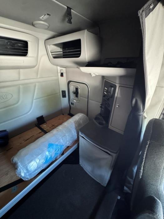 2022 Peterbilt 579-28