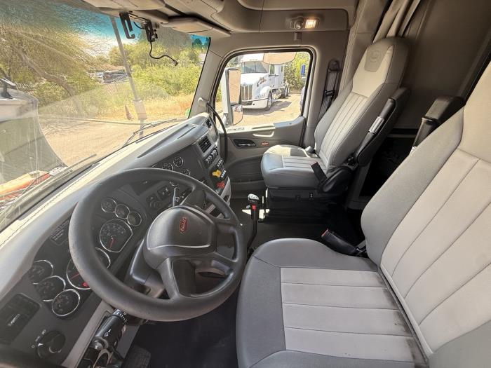 2022 Peterbilt 579-10