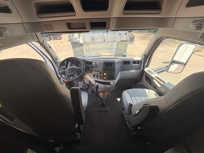 2022 Peterbilt 579-15