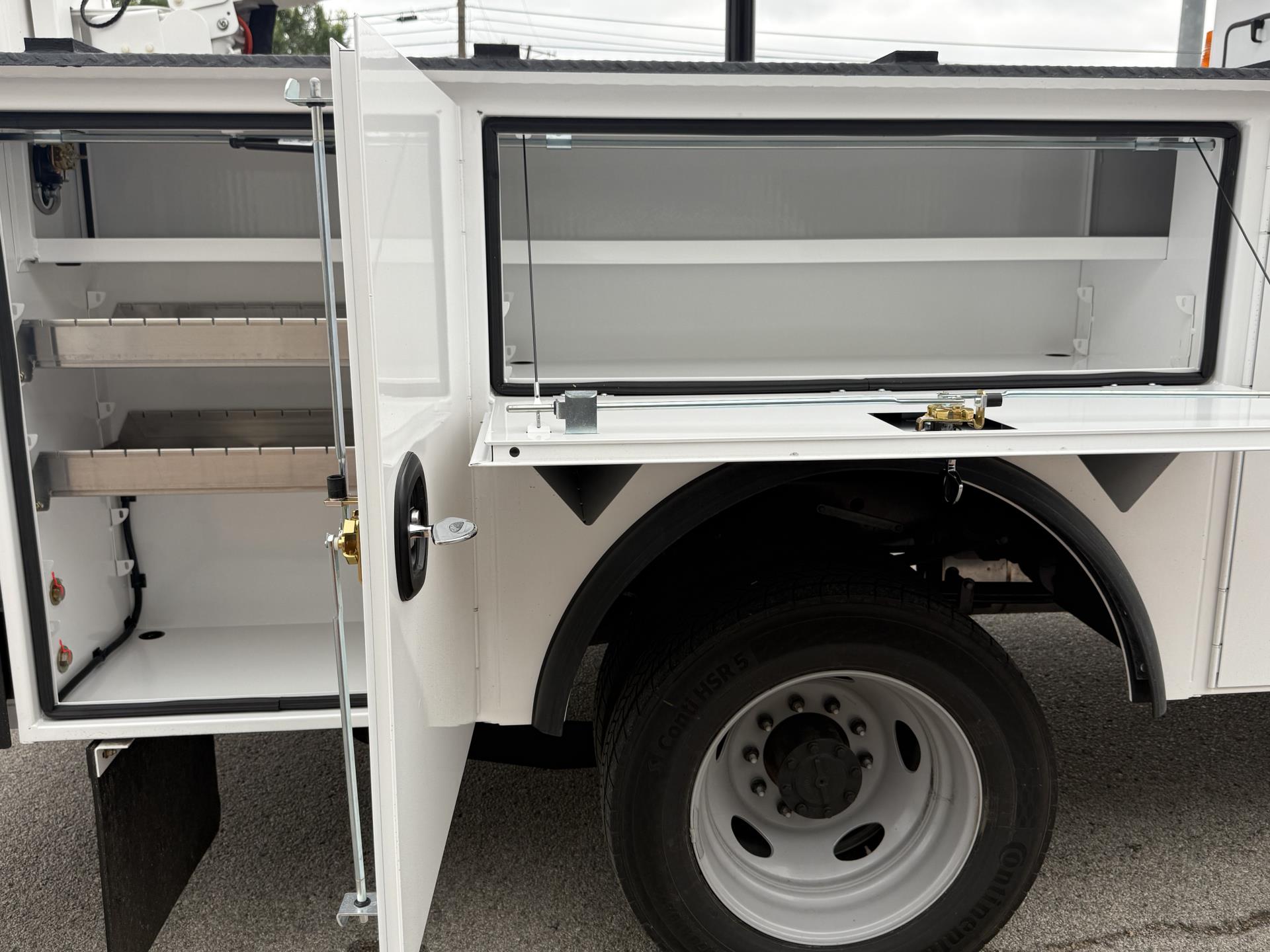 New 2026 Ford F-550 - photo 14