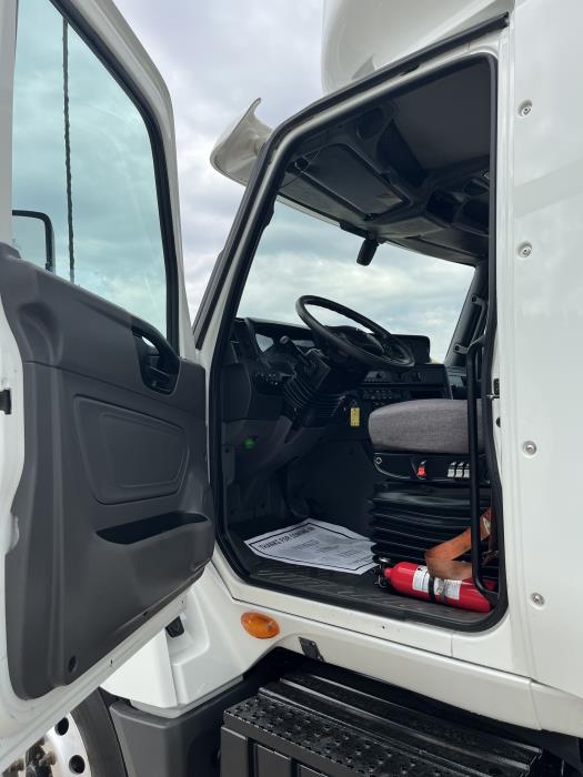 2022 International LT625-9