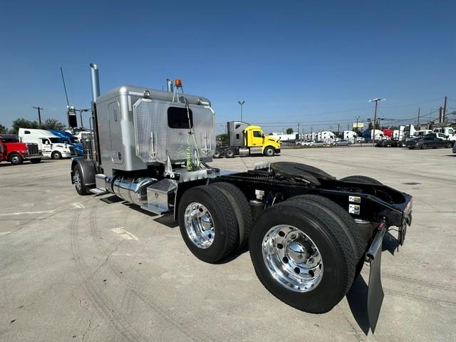 2020 Peterbilt 389-1