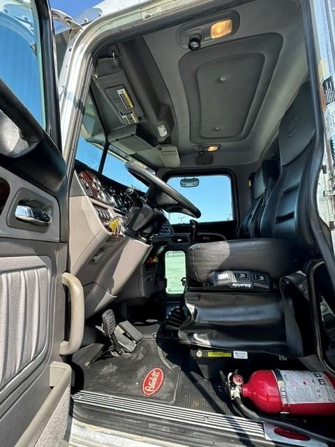 2020 Peterbilt 389-7