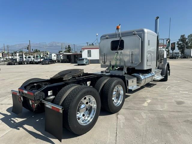 2020 Peterbilt 389-15