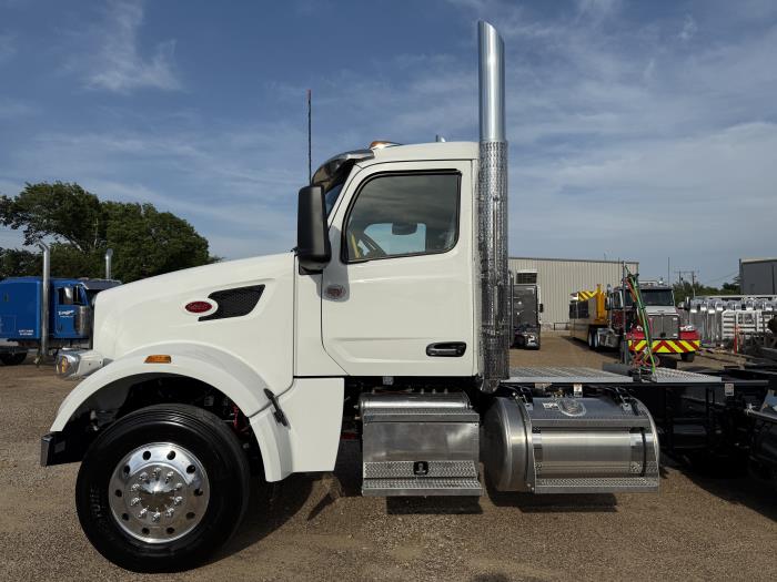 2027 Peterbilt 567-4