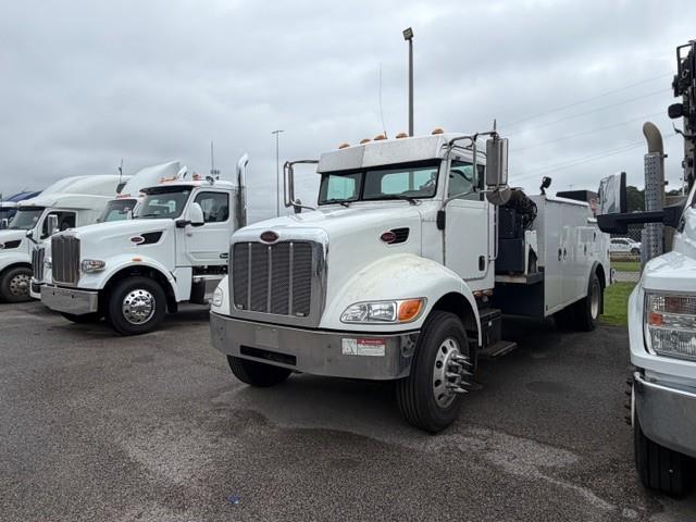 2010 Peterbilt 335-0