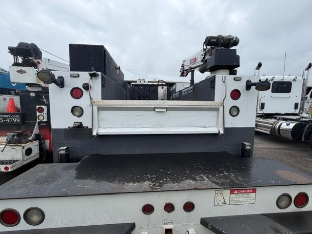 2010 Peterbilt 335-3