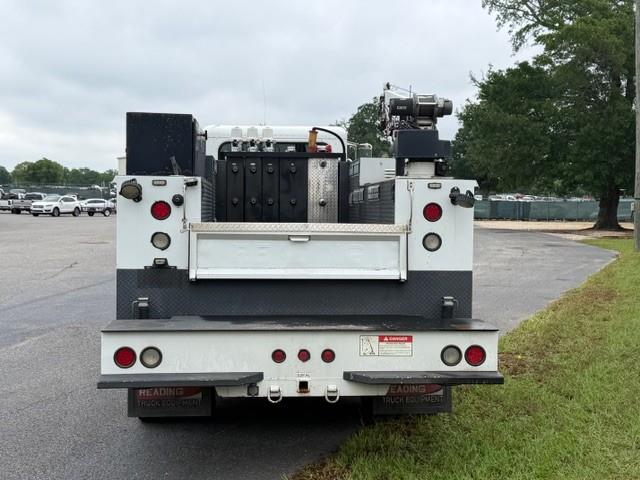 2010 Peterbilt 335-6
